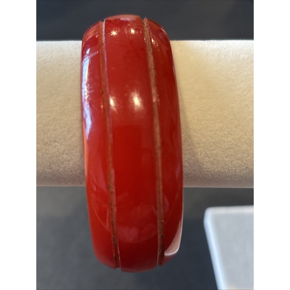Vintage 11.7 mm Wide BAKELITE Carved Bangle Bracelet Red Read